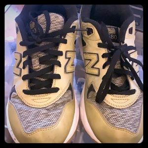 GOLD GRADESCHOOL NEW BALANCE SZ5.5!!!
